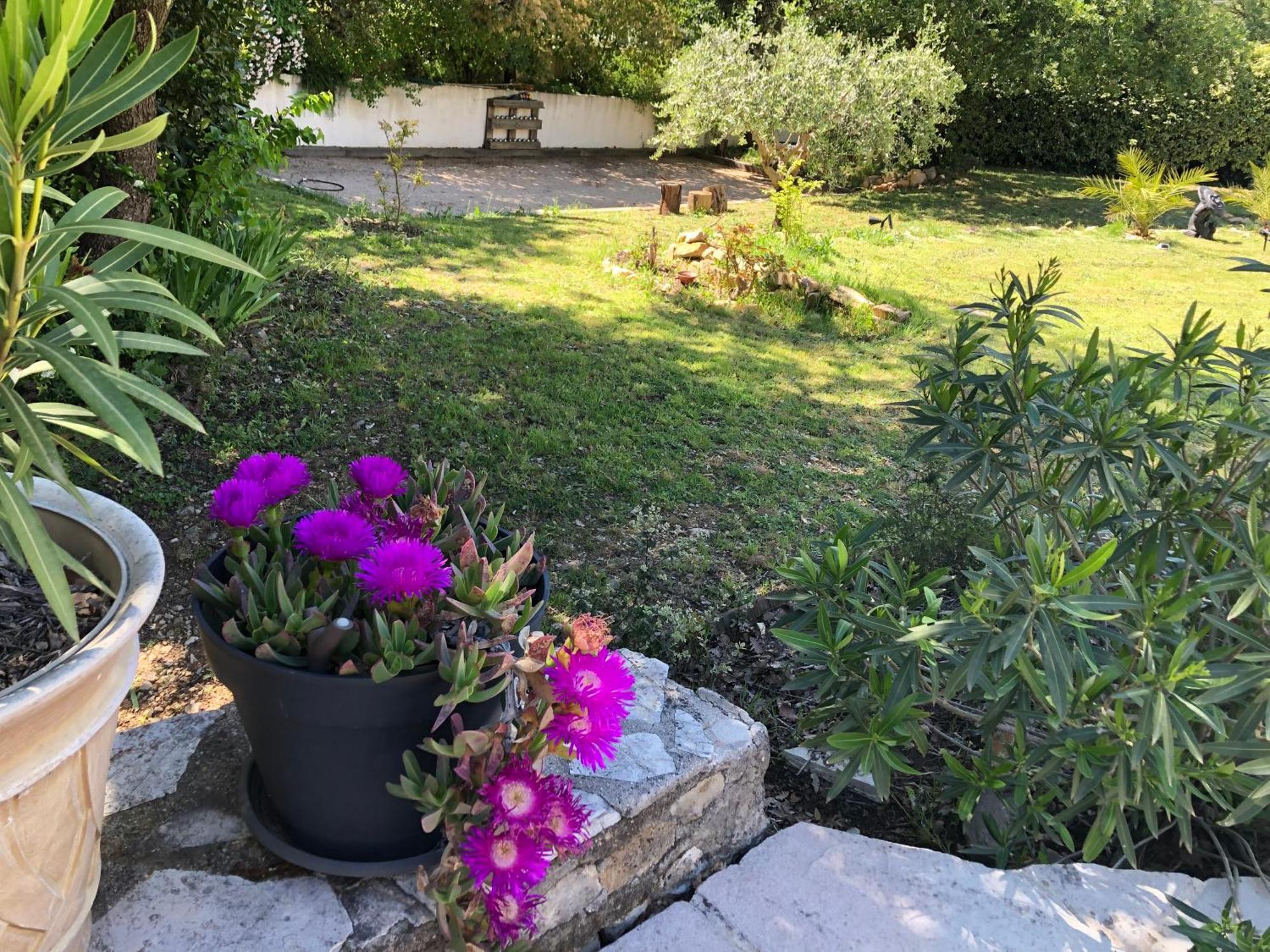 Villa Quinissole Sainte-Anastasie-sur-Issole Exteriör bild